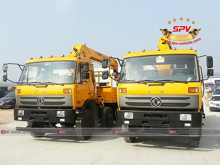 Front view of 2 units Dongfeng truck mounted crane